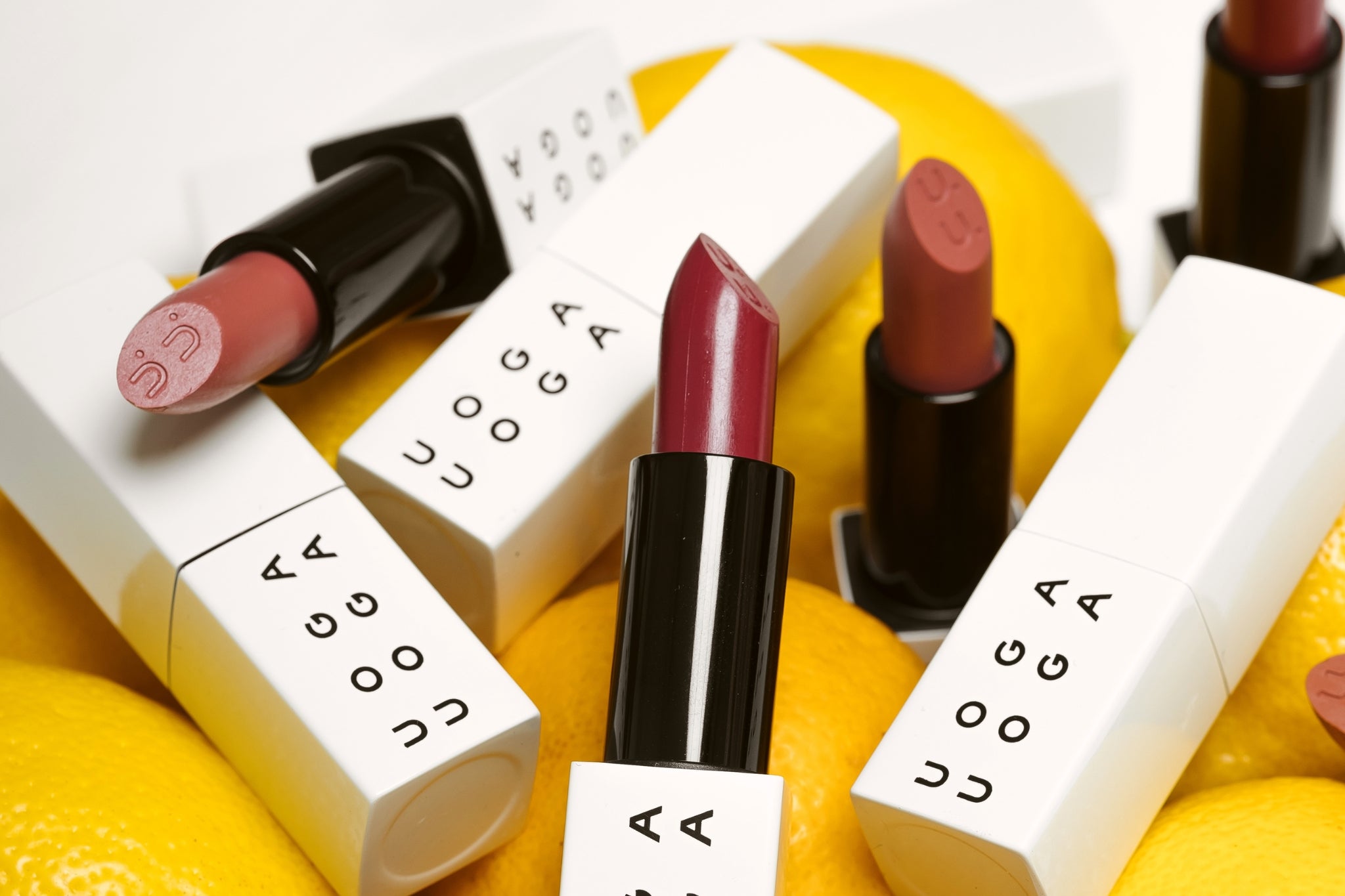 Parhaat luonnonkosmetiikan huulipunat: Löydä uusi suosikkipunasi bestsellereistä