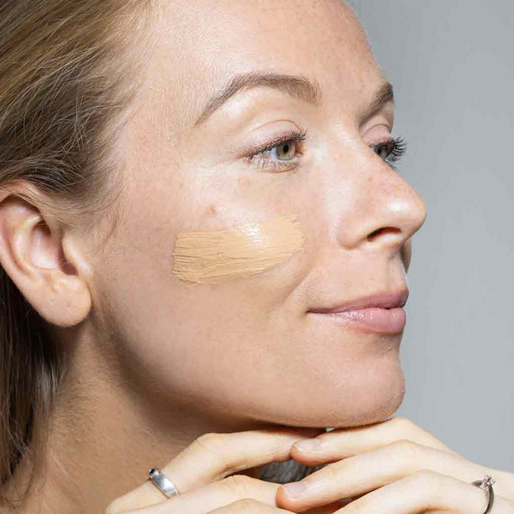 Uoga Uoga Kosteuttava BB-voide 30ml - 100 Amber Stones - Medium Light - Warm