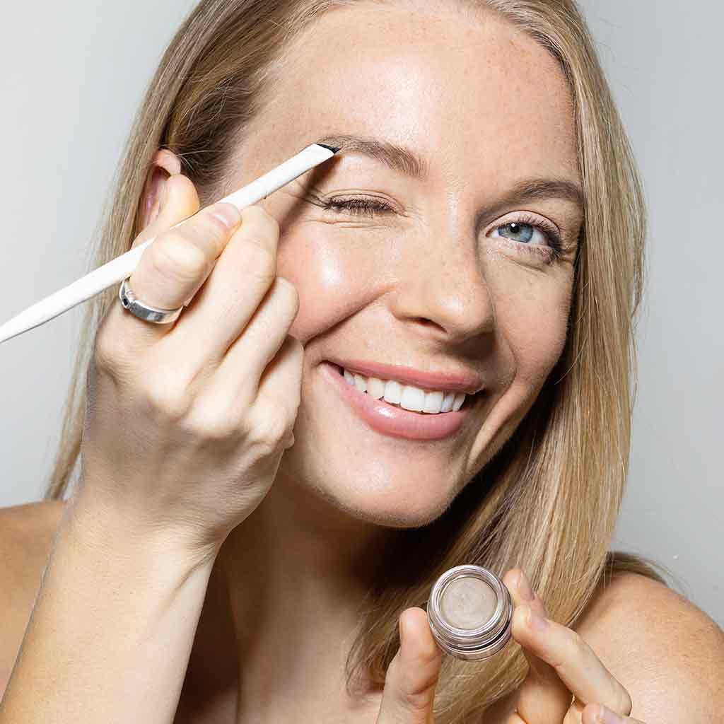 Uoga Uoga Eyebrow Pomade Kulmaväri 2,5ml - Taupe