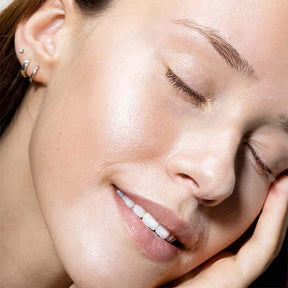 Uoga Uoga Illuminating Primer Meikinpohjustusvoide Comet Tail 30ml