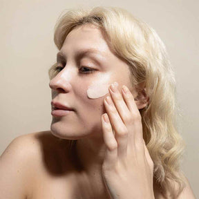 Uoga Uoga Illuminating Primer Meikinpohjustusvoide Comet Tail 30ml